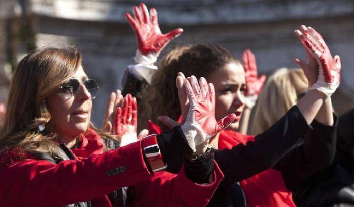 Violenza, diamo spazio e voce alle donne che si mobilitano per dire basta