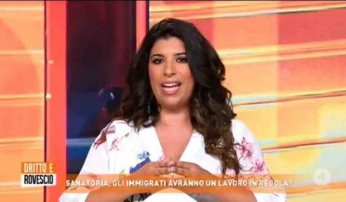 Attacchi (di colleghi) a Karima Moual per la sua partecipazione a "Dritto e rovescio"