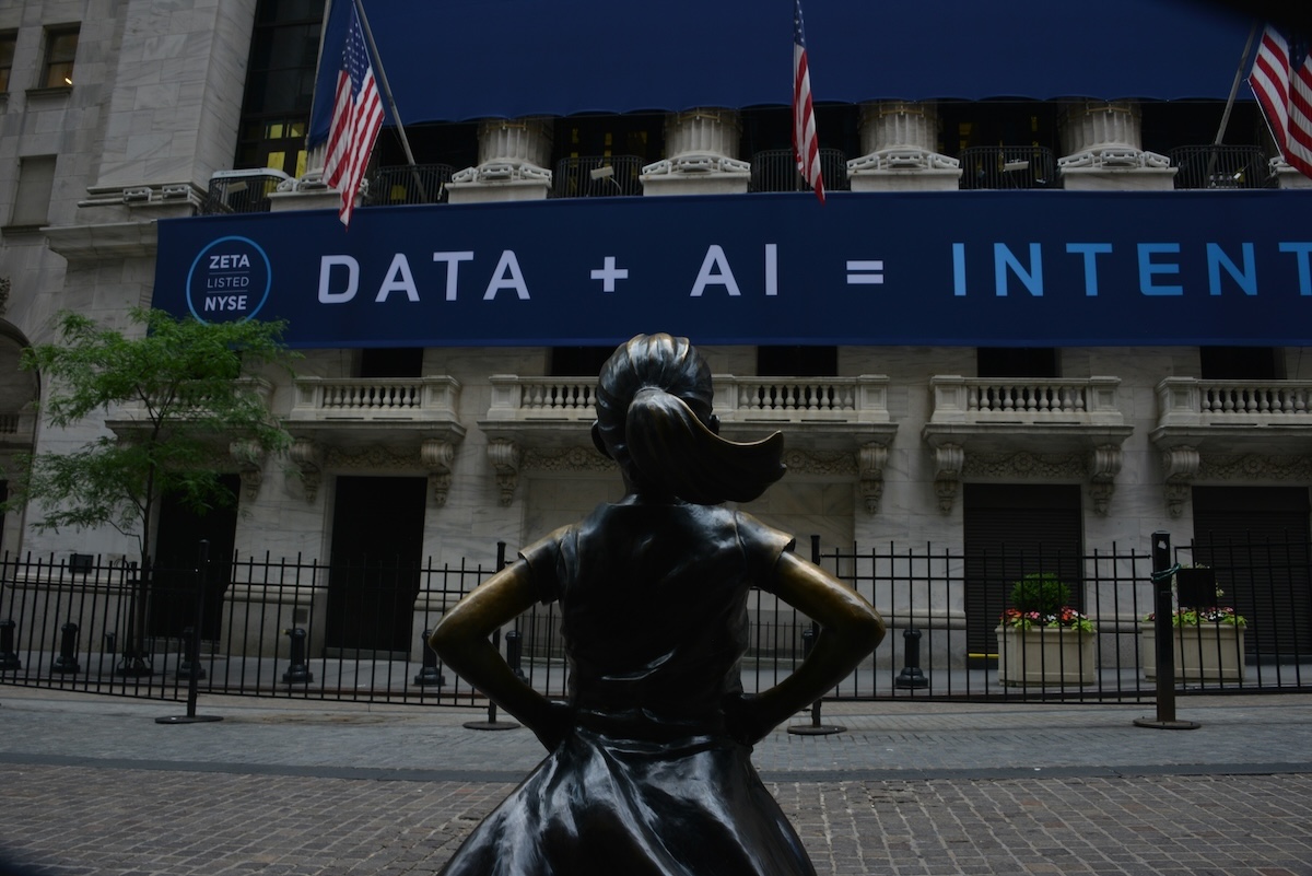 robb-miller-SARXNUw9ozg-unsplash Avitabile: l'intelligenza artificiale è maschile, narcisista e ci toglie libertà