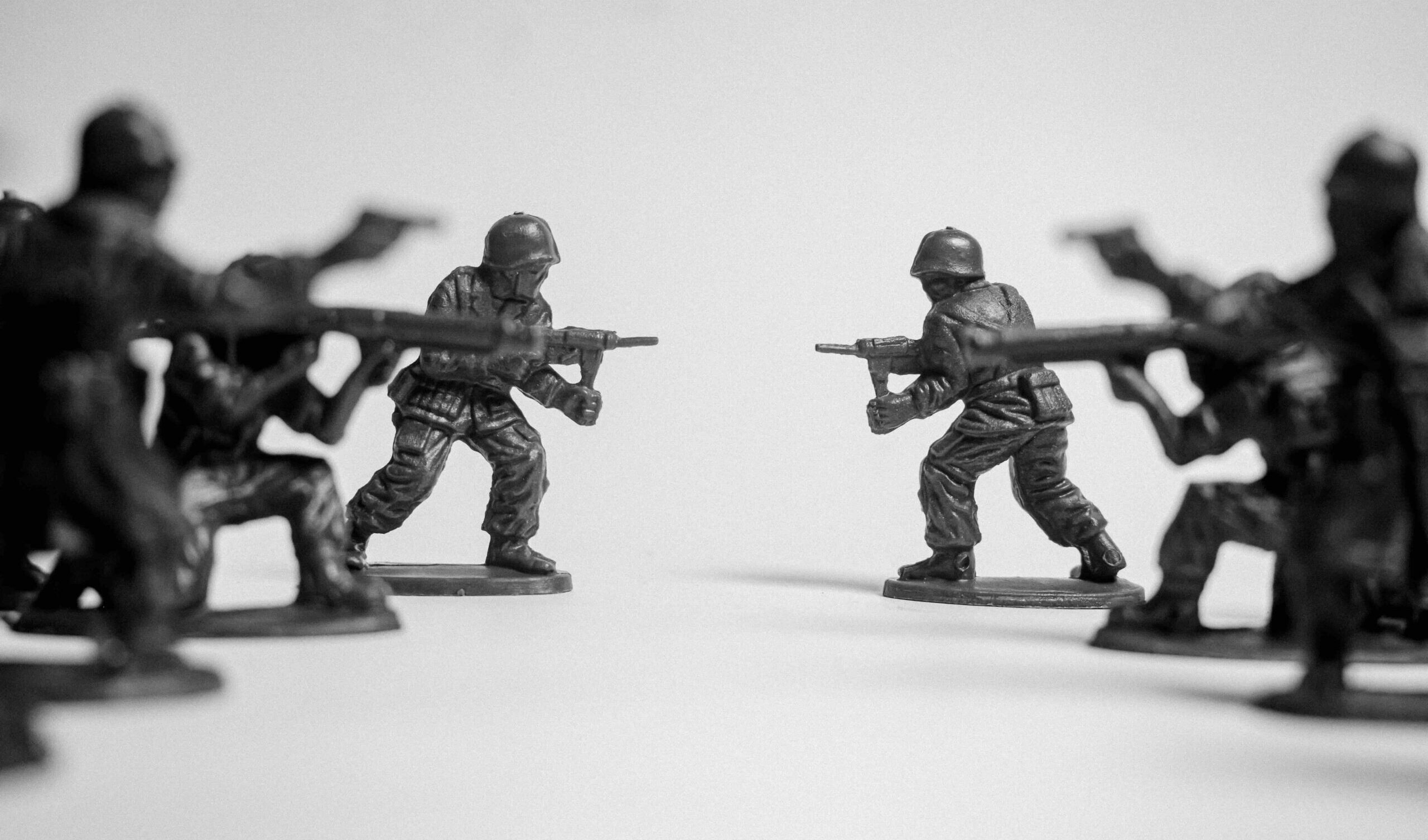saifee-art-pT-NjIOwWnc-unsplash Disarmare il discorso: la sfida del linguista Faloppa alla guerra "normale"